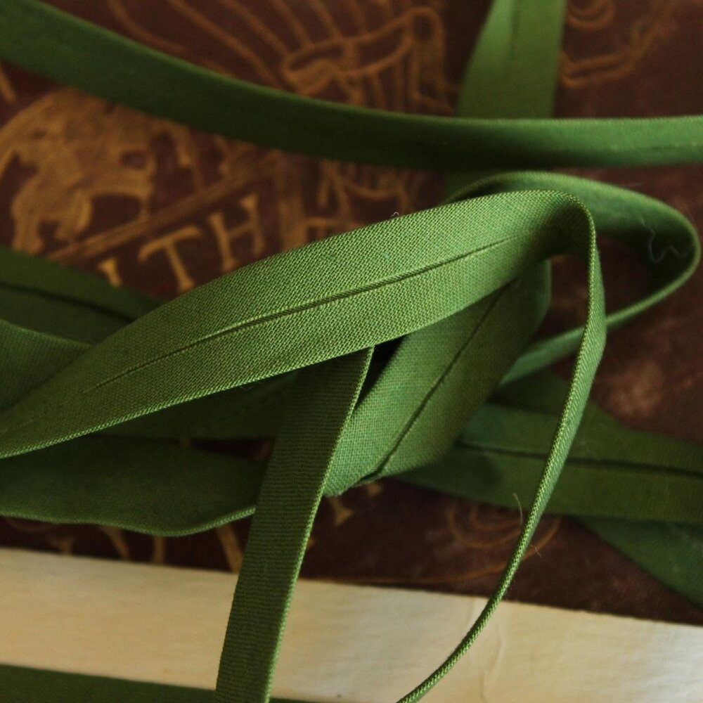 Vintage Green Seam Binding Trim: 1/2" Wide Scroll, 5 Yards - Picture 3 of 10